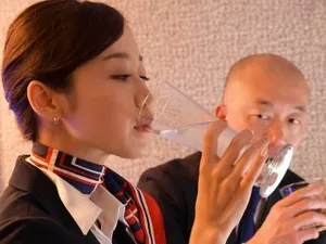 Giúp một nữ sinh thông cống